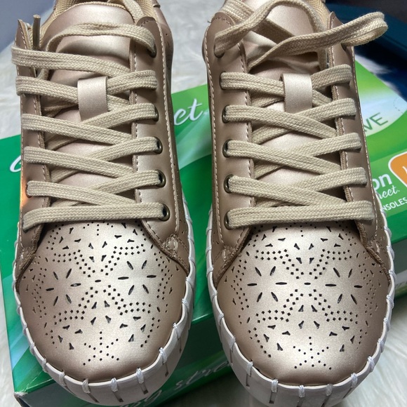 Easy Street Women's Tan Sneakers - Picture 7 of 8